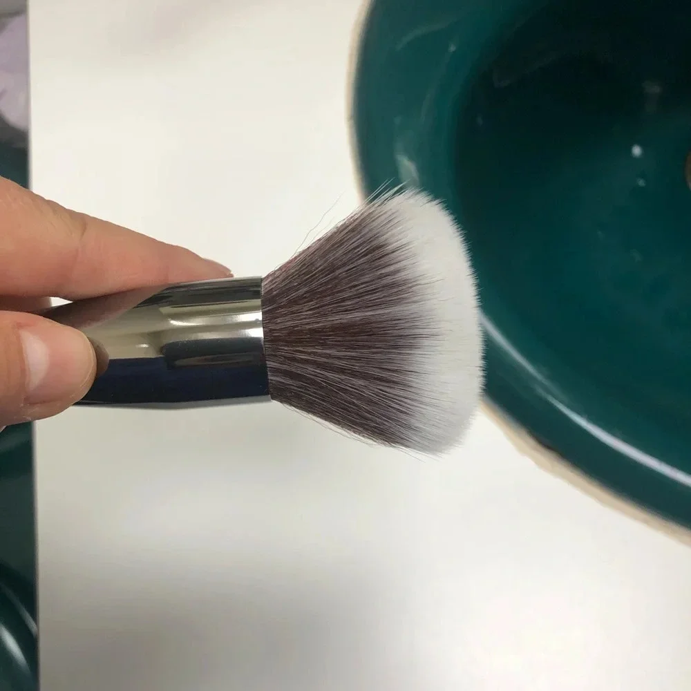 NIB JULEP FULL FACE POWDER BRUSH
